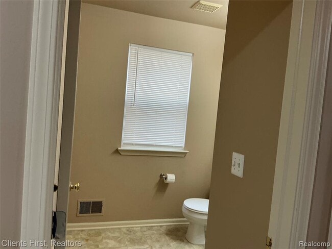 Building Photo - 48161 Nottinghill Ln