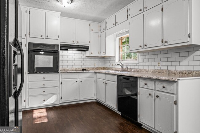 Building Photo - 115 Club Cir