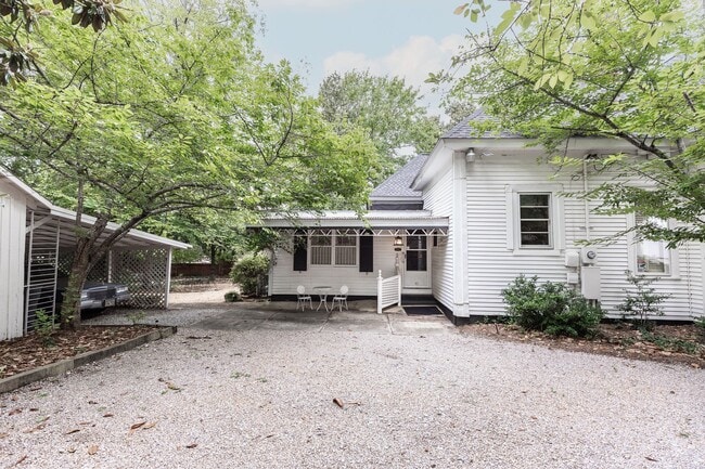Building Photo - RESIDENTIAL/COMMERCIAL RENTAL - Charming historic home located downtown Opelika! (*Partially Furn...