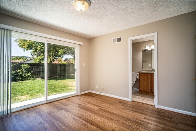 Building Photo - AVAILABLE NOW - 3Bed/2Bath Home for rent i...