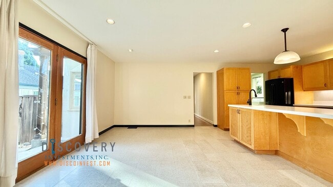 Building Photo - Updated MCM Gem in Adams Point