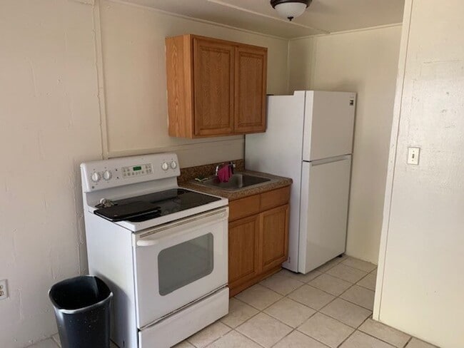 Building Photo - Lovely 1 Bedroom, 1 Bathroom Apartment