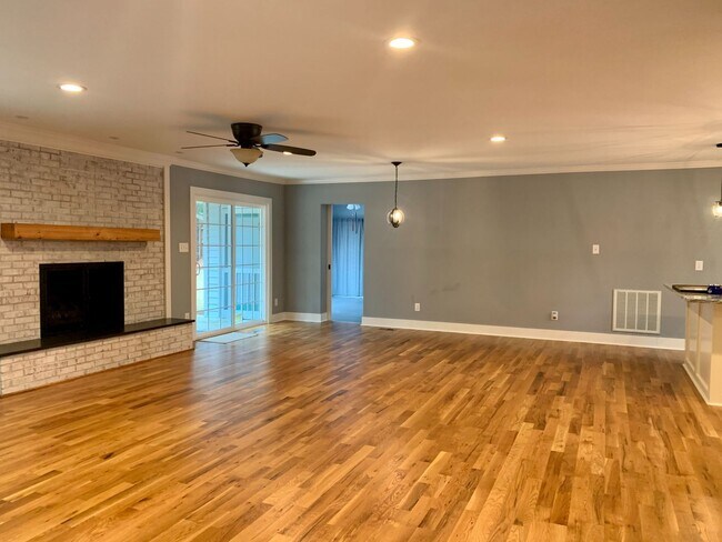 Building Photo - Charming Southern Pines Home on a Spacious...