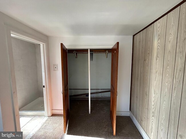 Building Photo - 303 W 6th Ave