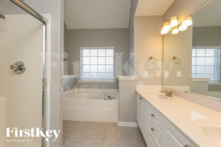 Building Photo - 1270 Chapmans Retreat Dr