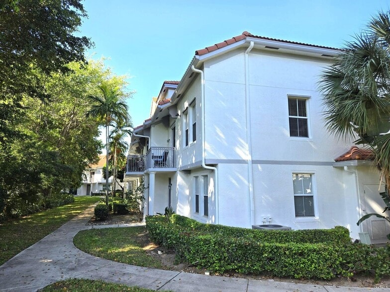 Building Photo - 2024 Alta Meadows Ln