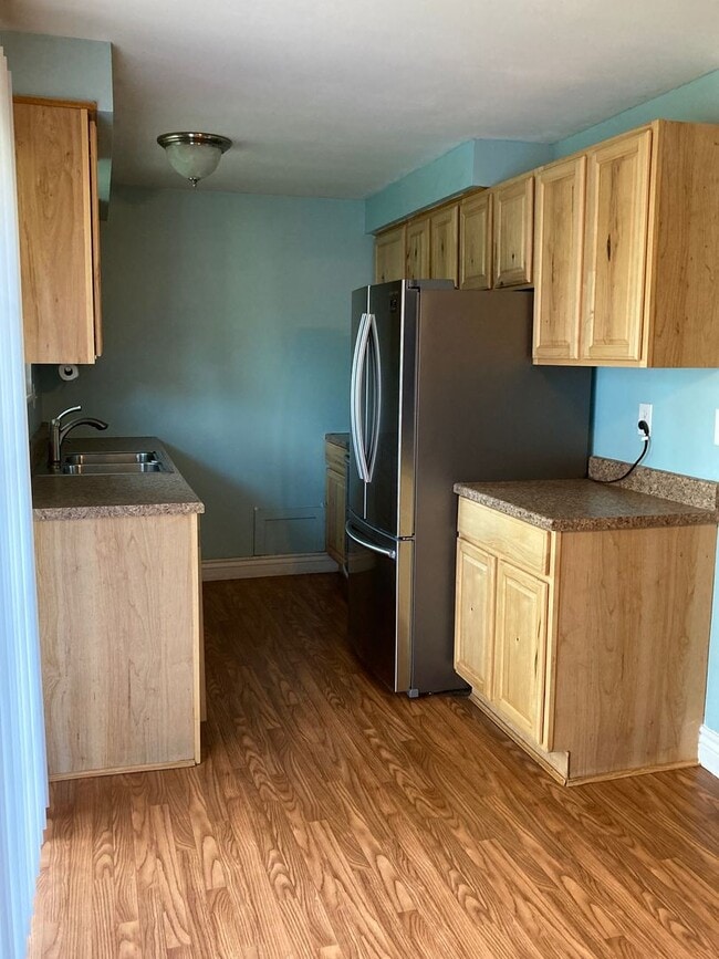 Building Photo - 3 Bedroom, 1 Bath Ranch Home w/Attached 1 ...