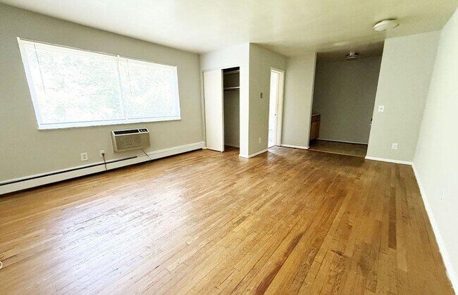 Interior Photo - 3209 Bishop Street