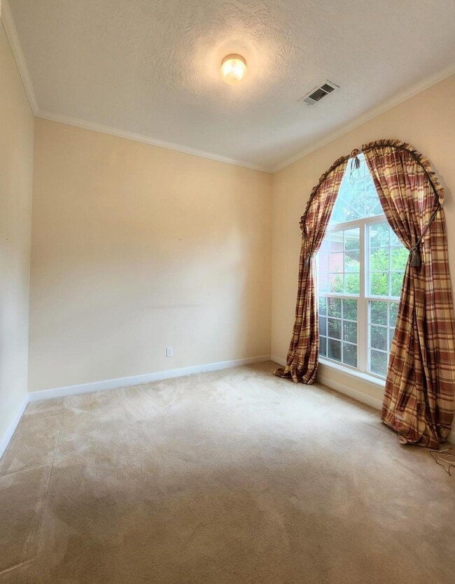 Building Photo - 241 Bainbridge Dr