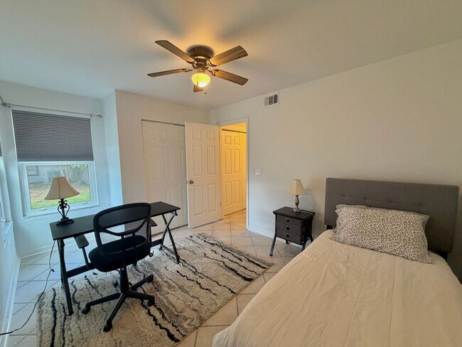 Building Photo - Fully Furnished 3BR Townhome – $500 Move-In Credit