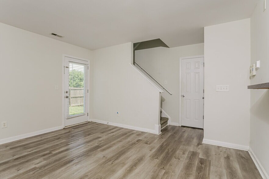 Building Photo - 3771 Burtons Barn St