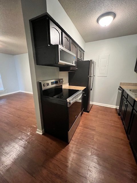 Building Photo - 503 E 6th St