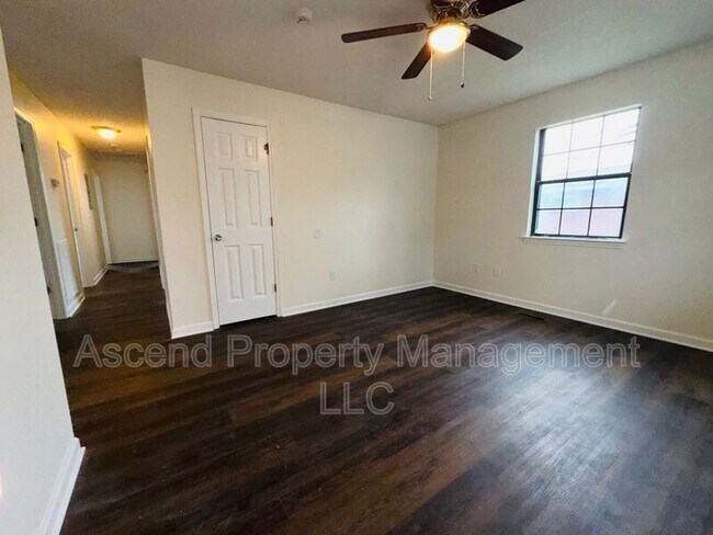 Building Photo - 807 Arlington Ave