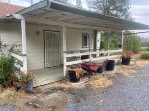 Building Photo - Charming - Off Forni Road - 2 Bdrm, 2 Bath