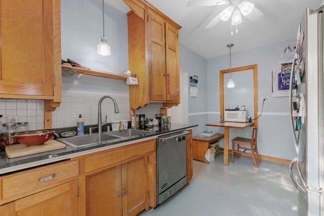 Building Photo - 201 Melbourne Ave SE