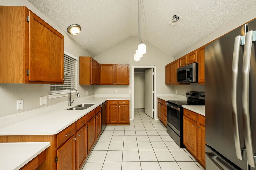 Building Photo - 416 Deauville Dr