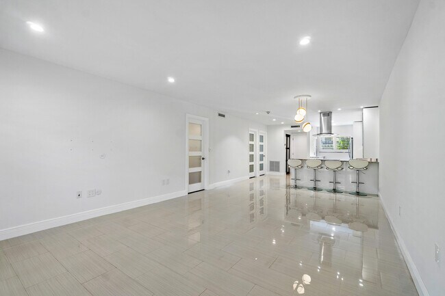 Building Photo - 3605 S Ocean Blvd