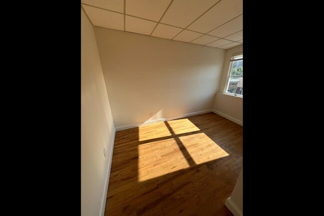 Building Photo - 308 Maple Ave