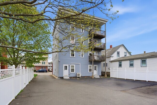 Building Photo - 272 Jefferson Ave