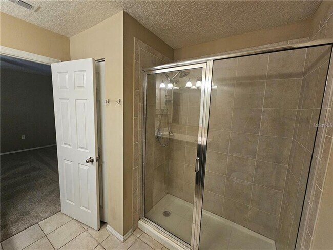 Building Photo - 622 Old Pine Ct