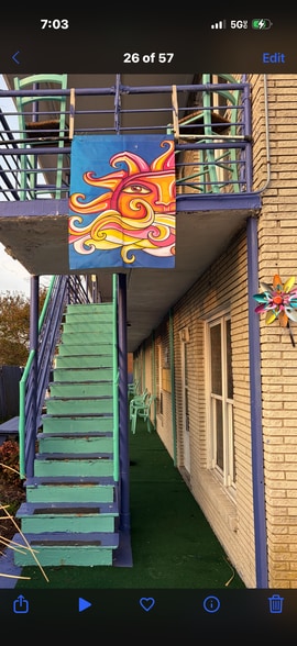 Building Photo - 1204 Hillside Ave