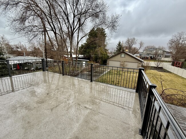 Building Photo - 6819 S Greenfield Way