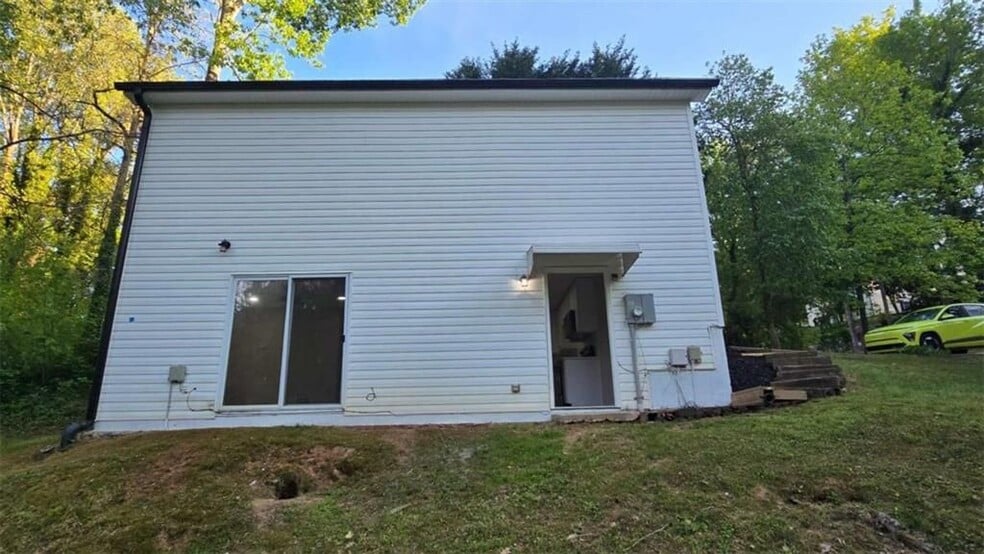 Building Photo - 3025 Mangum Dr