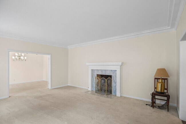 Building Photo - Beautiful big house with great school district. Gustavo Lopez AMSI