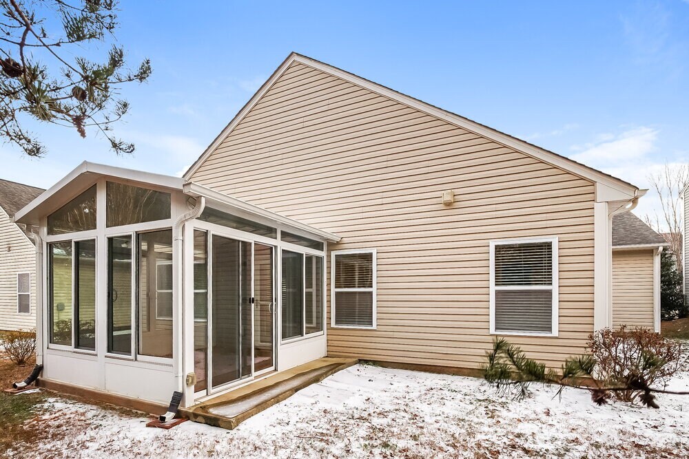 Building Photo - 257 Ranlo Ave