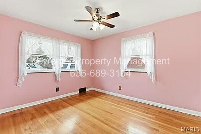 Building Photo - Spacious Updated 3-Bedroom Home in Prime Location