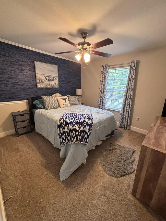 Building Photo - 1121 Archangel Way