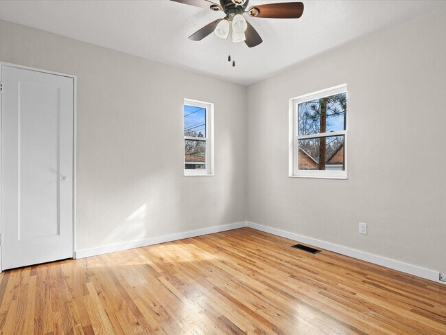 Building Photo - Remodeled Midtown Bungalow