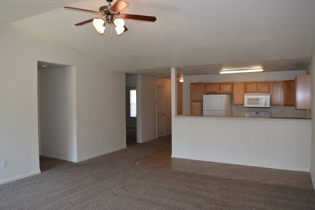 Building Photo - Beautiful 2 Bedroom, 2 Bathroom Duplex with a Garage!