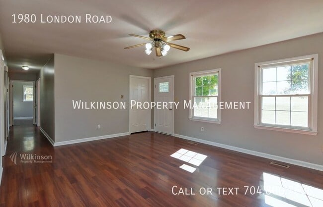 Building Photo - 3 Bedrooms, 2 Baths Ranch In Mooresville Q...