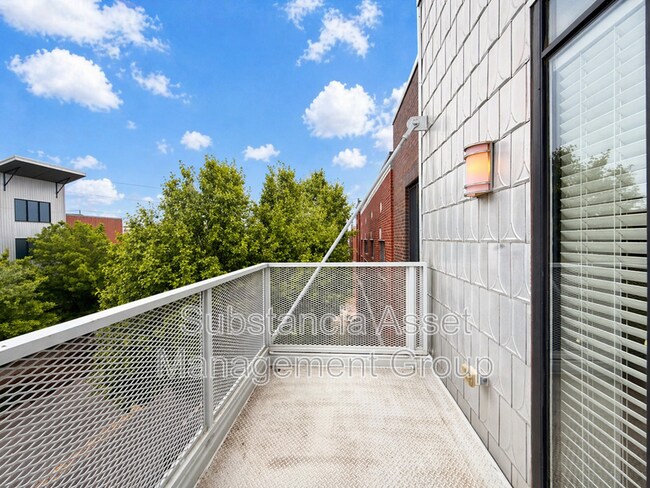 Building Photo - 444 N Central Ave