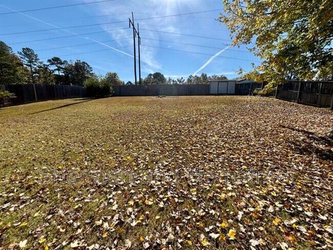 Building Photo - 666 Wellington Dr