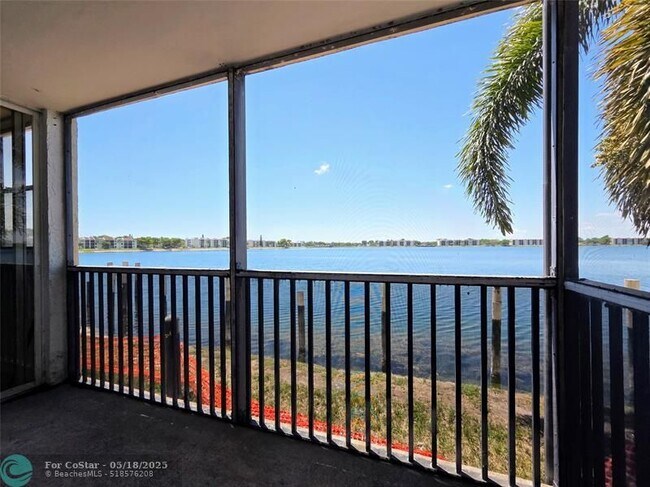 Building Photo - 106 Lake Emerald Dr