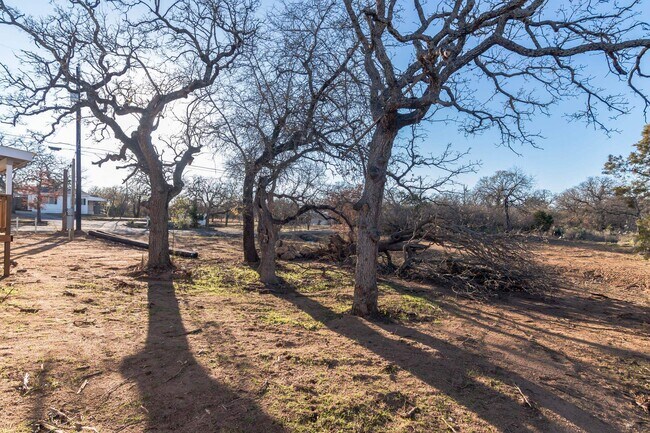 Building Photo - 221 E Castleshoals Dr