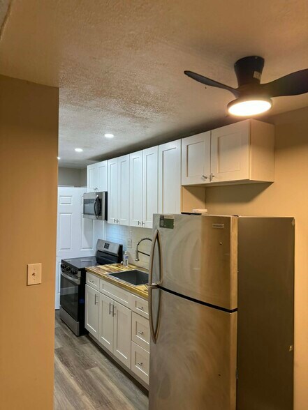 Building Photo - 233 W Madison St