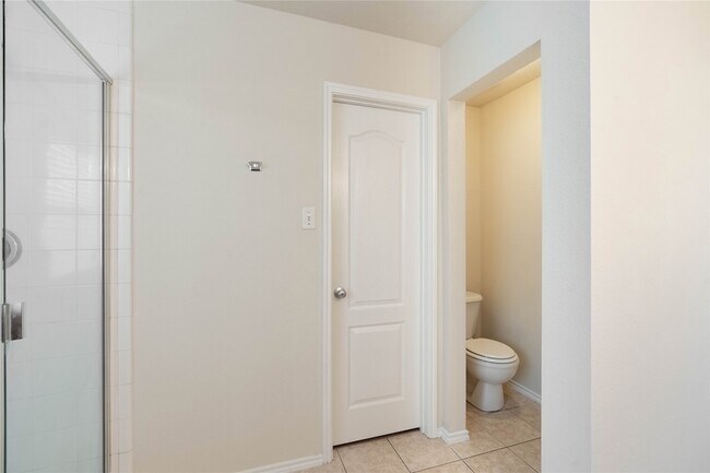 Building Photo - 2105 Sumac Dr