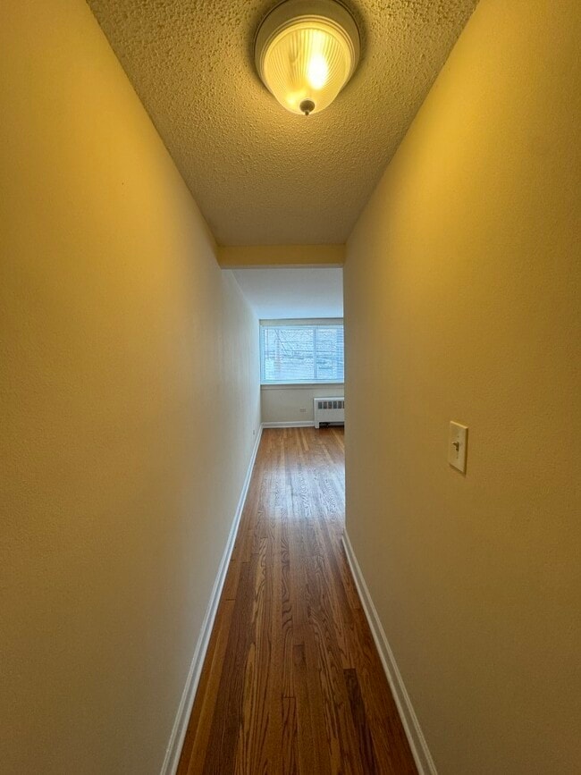 Building Photo - 4044 N California Ave