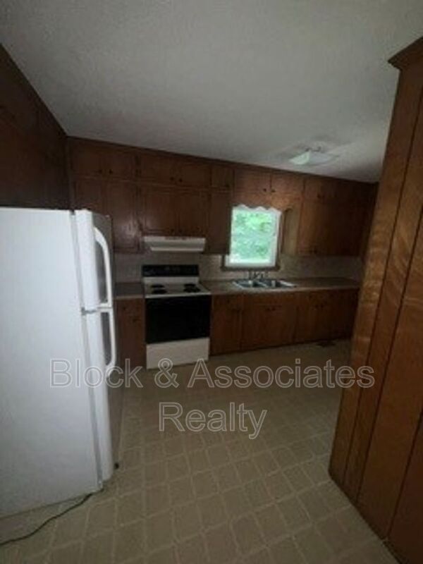 Building Photo - 551 NC 42