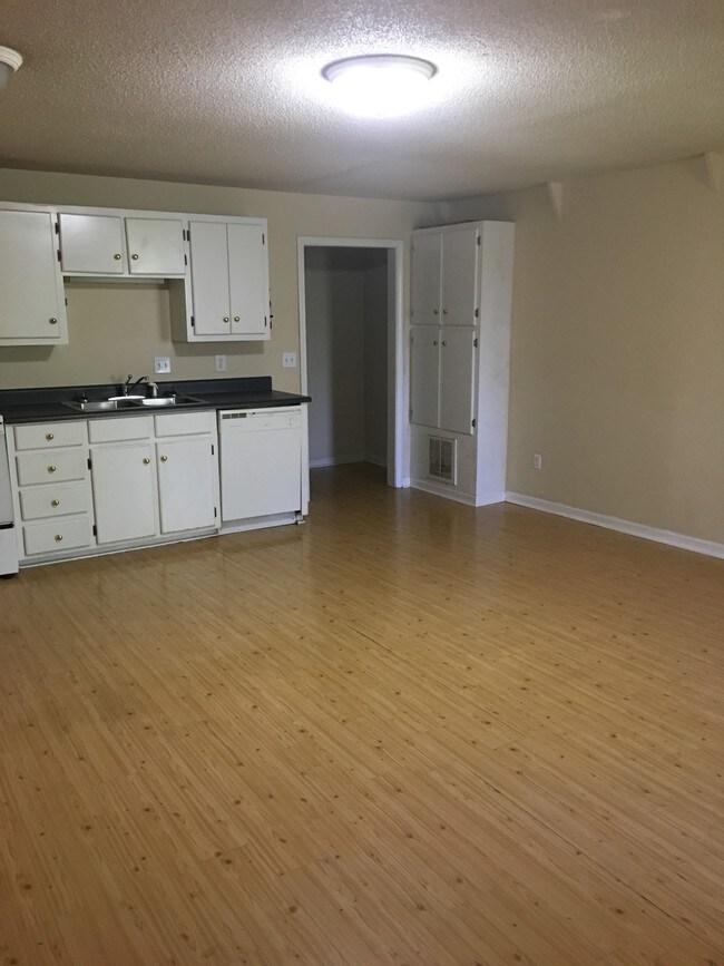 Building Photo - 124 Sky Harbor Rd