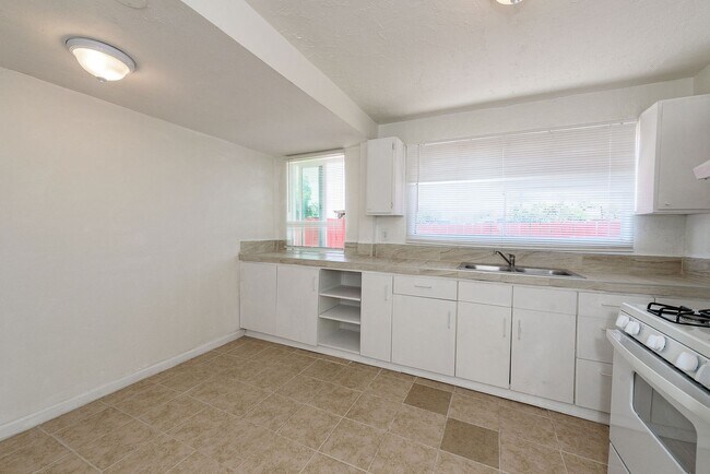 Building Photo - 1176 2nd Ave