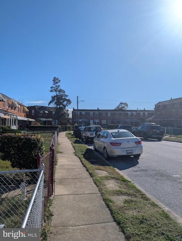 Building Photo - 3011 Larue Square E