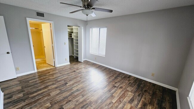 Building Photo - 1002 Green Pine Blvd