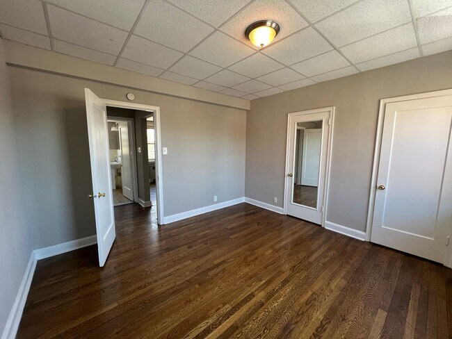 Building Photo - Modernized 1 br, heat included