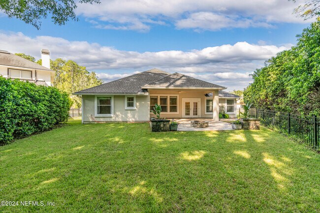 Building Photo - 1892 Vista Lakes Dr