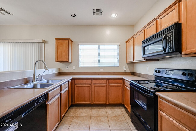 Building Photo - 2646 S Southwind Dr