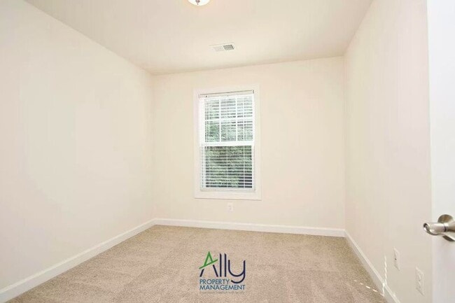 Building Photo - 1610 Kempton Pl